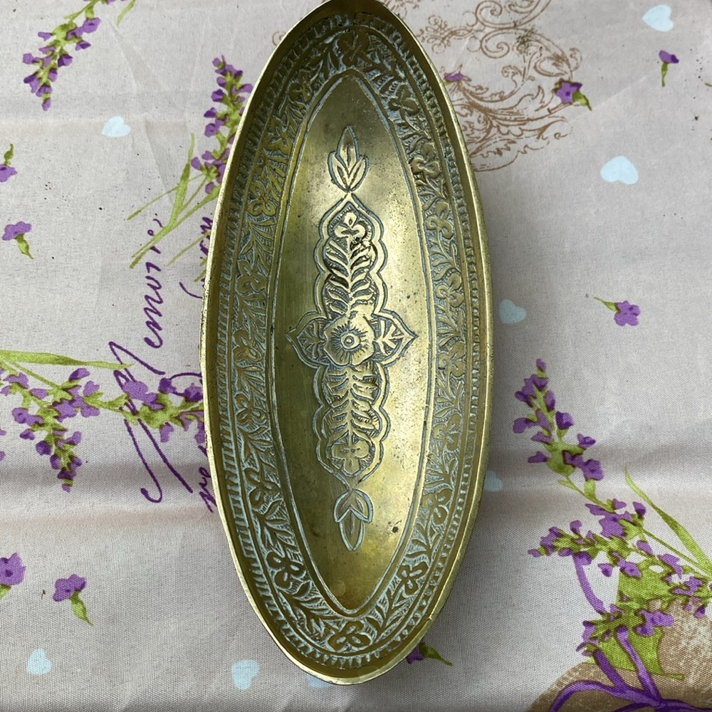 Vintage brass etched decorative oval jewellery dish or catch all redestal dish